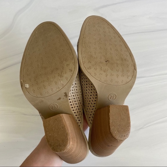 DOLCE VITA Perforated Kenli Pointed Toe Mules - Picture 12 of 13